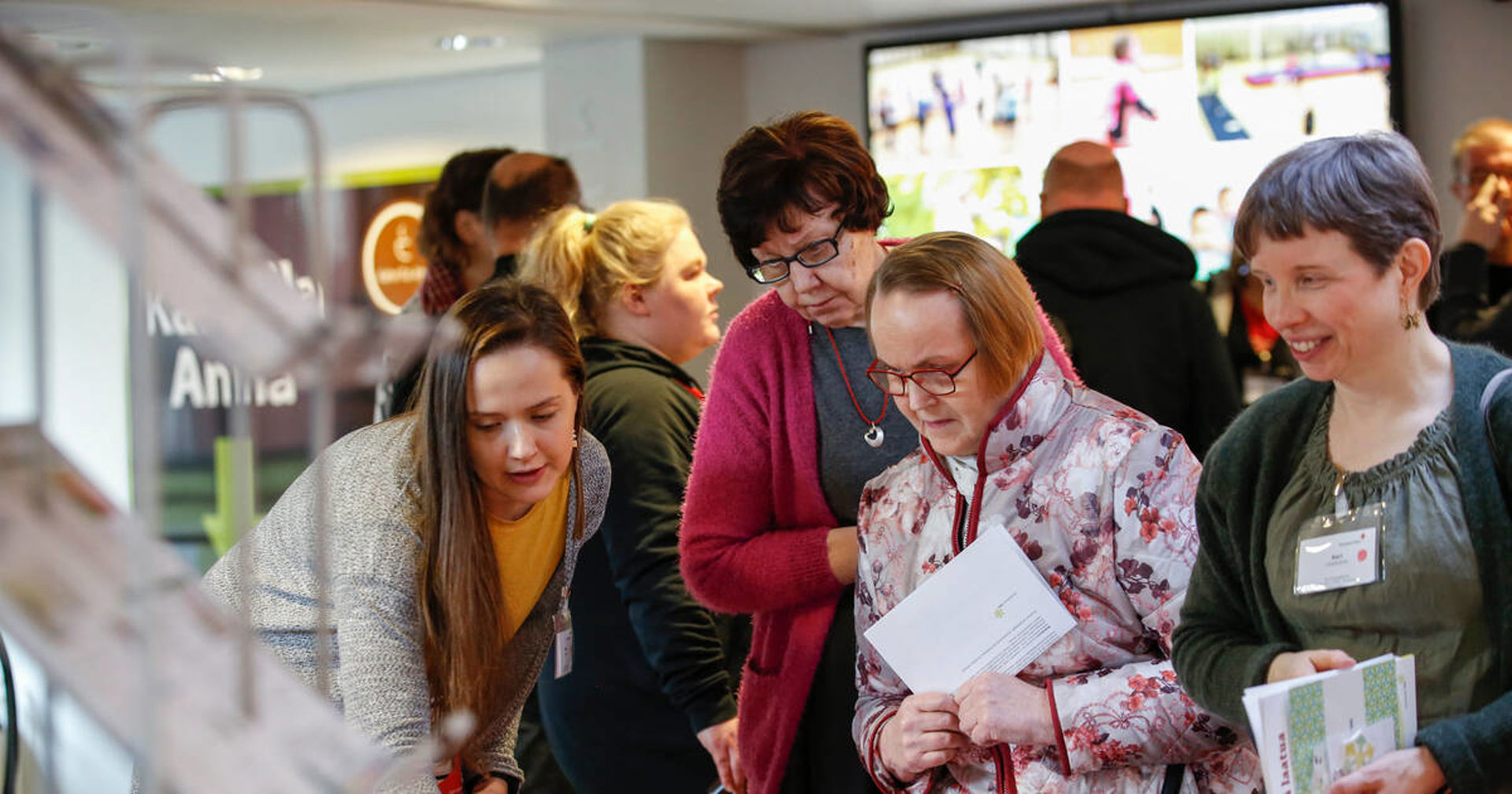 A Red Cross trainer training volunteer trainers.