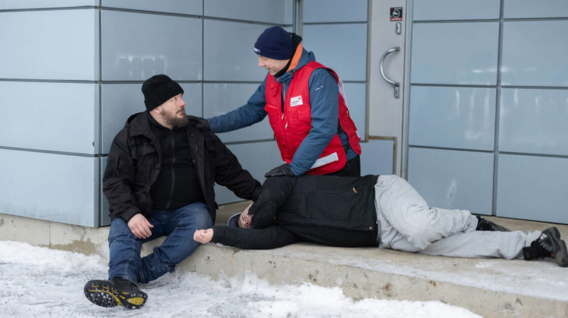 Could you provide training on first aid to people who use drugs?
